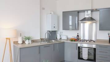 Dishwasher, cookware/dishes/utensils