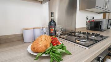 Dishwasher, cookware/dishes/utensils