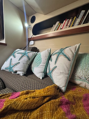 Interior - Cruisers 3075 Express - Sleeps 4 - Marina Amenities Included (Chula Vista)