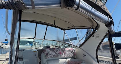 Cruisers 3075 Express - Sleeps 4 - Marina Amenities Included