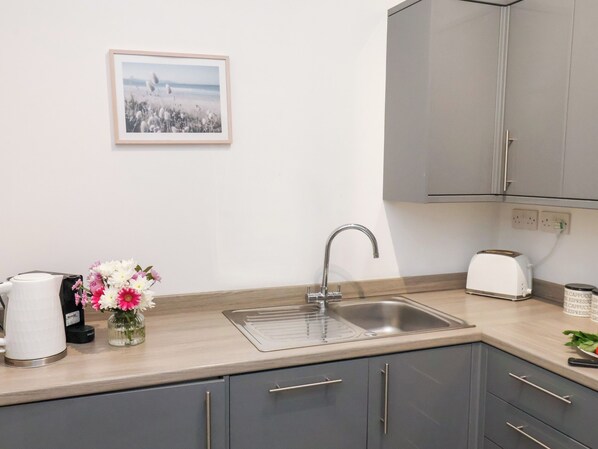 Dishwasher, cookware/dishes/utensils