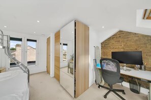 2 chambres, bureau, fer et planche à repasser, accès Internet