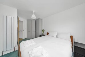 2 Schlafzimmer, Schreibtisch, Bügeleisen/Bügelbrett, Internetzugang