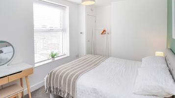 1 bedroom, individually decorated, individually furnished, free WiFi