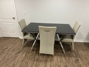 Dining - Vicky Vacation Rentals #1
 (Vaughan)