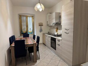 Micro-ondes, four, plaque de cuisson, lave-vaisselle