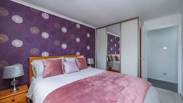 2 dormitorios, tabla de planchar con plancha, wifi gratis y ropa de cama