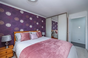 2 dormitorios, tabla de planchar con plancha, wifi gratis y ropa de cama