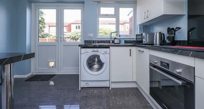 Charming 2-bedroom house with WiFi in lovely Nottingham