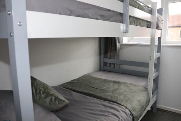 2 bedrooms, iron/ironing board, free WiFi, bed sheets