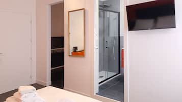 Deluxe Double or Twin Room, City View (Giacca) | Down comforters, free minibar items, in-room safe