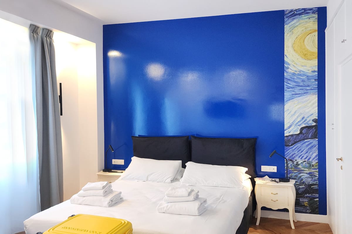 Deluxe Double Room, City View (Notte) | Gebar bulu kapas, item bar mini percuma, peti besi dalam bilik