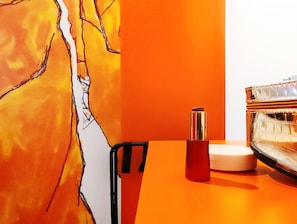 Habitación Deluxe con 1 cama matrimonial o 2 individuales, vista a la ciudad (Giacca) | Edredón y artículos del minibar gratis 