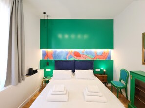 Down duvets, free minibar items, in-room safe, individually decorated - Prisma Rooms (Rome)