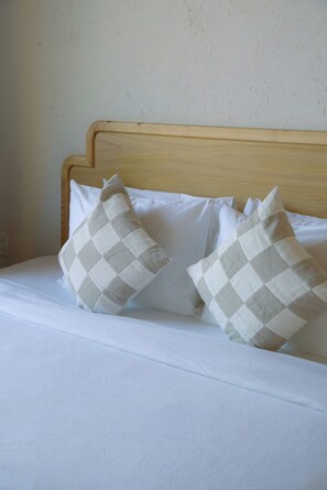 9 bedrooms, iron/ironing board, WiFi, bed sheets
