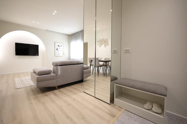 Quartos à prova de som, ferros/tábuas de passar roupa, Wi-Fi de cortesia