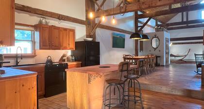 HaSu Haus - Unique Fully Renovated Historic Dairy Barn