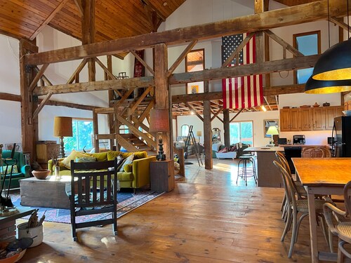 HaSu Haus - Unique Fully Renovated Historic Dairy Barn