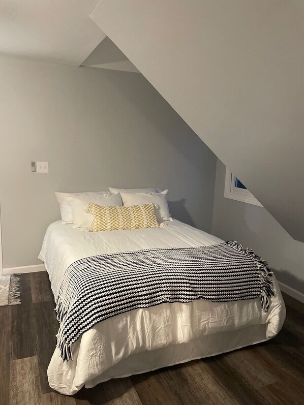 1 bedroom, iron/ironing board, WiFi, bed sheets - Charming studio in amazing Louisville with WiFi, AC (Louisville)
