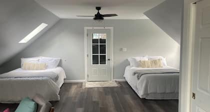 Charming studio in amazing Louisville with WiFi, AC