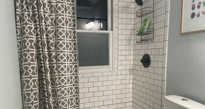 Charming studio in amazing Louisville with WiFi, AC