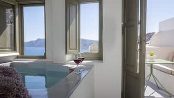Indoor spa tub