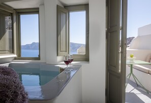 Indoor spa tub