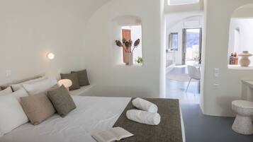 Traditional Villa, Ensuite, Sea View (Aris) | Desk, soundproofing, iron/ironing board, free WiFi