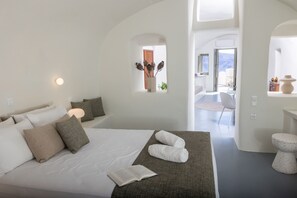 Desk, soundproofing, iron/ironing board, free WiFi - Kyrkos collection (Oia)