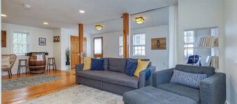 Charming 3-Bedroom House. Walk to Sunapee Harbor and Short Drive to Mt. Sunapee