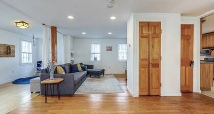 Charming 3-Bedroom House. Walk to Sunapee Harbor and Short Drive to Mt. Sunapee