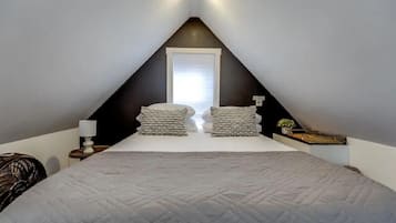 3 bedrooms, travel crib, WiFi, bed sheets