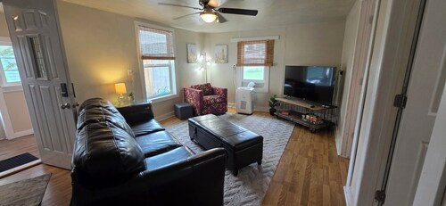 Little Crooked Ol' Farmhouse, 3-bedroom house in Guernsey Near the River