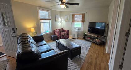 Little Crooked Ol' Farmhouse, 3-bedroom house in Guernsey Near the River