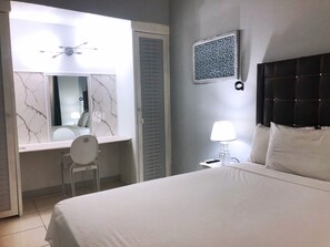 1 chambre, coffres-forts dans les chambres, fer et planche à repasser