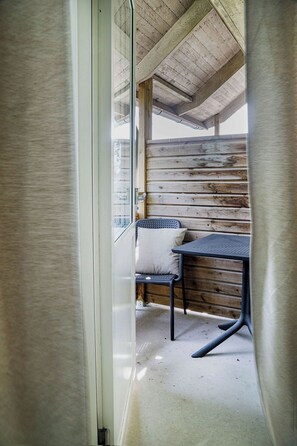 Standard Studio, Courtyard View | Terrace/patio