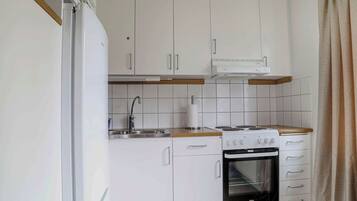 Frigorífic gran, forn, placa de cuina i trona
