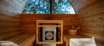 3BR Waterfront Retreat with Woodstove & Sauna