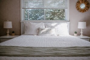 3 bedrooms, iron/ironing board, WiFi, bed sheets