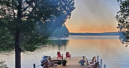 Waterfront Home Sandy beach on beautiful Horn Lake