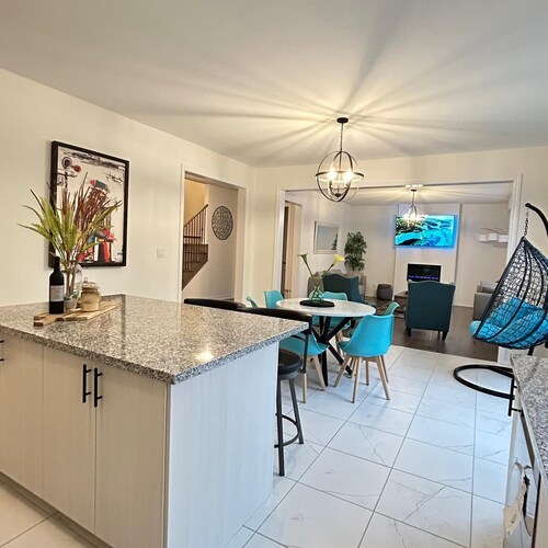 House in Wasaga only 18 min away from Blue Mountain! 5 min away from the beach!