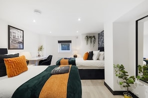 1 bedroom, iron/ironing board, Internet, bed sheets - Sleek and Stylish Yorkshire Gem - Sleeps 4 (Castleford)