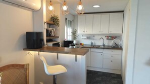 Microondas y placa de cocina