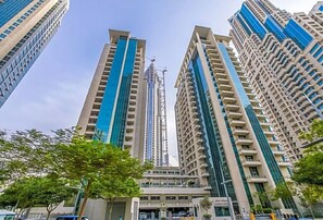 Exterior - Modern Studio for rent in the Heart of Downtown close to Burj Khalifa (Dubai)