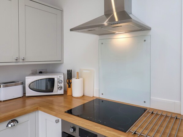 Opvaskemaskine, køkkentøj/tallerkener/redskaber