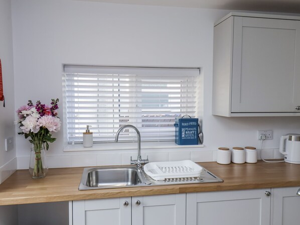 Dishwasher, cookware/dishes/utensils
