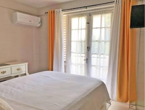 1 bedroom, in-room safe, iron/ironing board, free WiFi