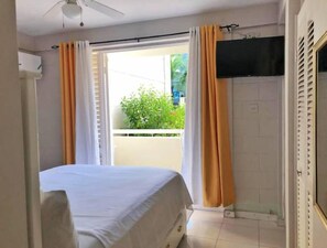 1 chambre, coffres-forts dans les chambres, fer et planche à repasser