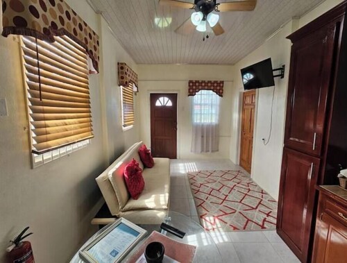 Blue Villa Apartment 43 Section C
Beautiful 1- bedroom, 1 bath apartment