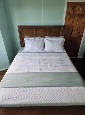 3 Schlafzimmer, Schreibtisch, Bügeleisen/Bügelbrett, kostenloses WLAN